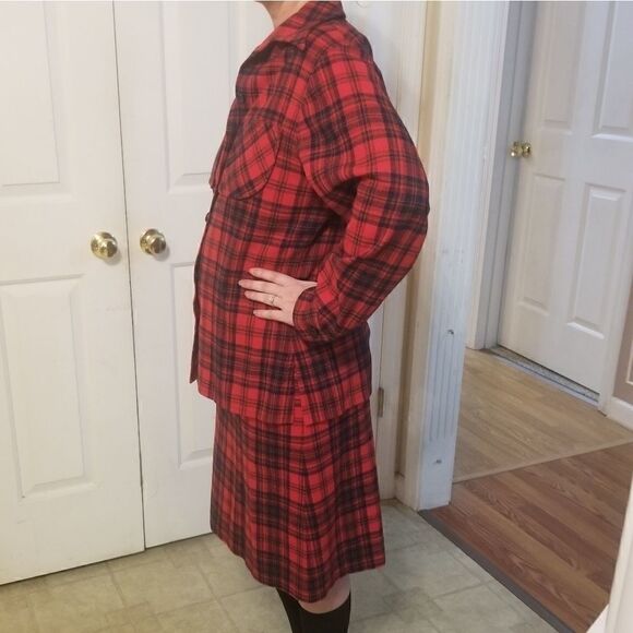 Vintage Pendleton Red plaid Virgin wool 2 … - Picture 3 of 8